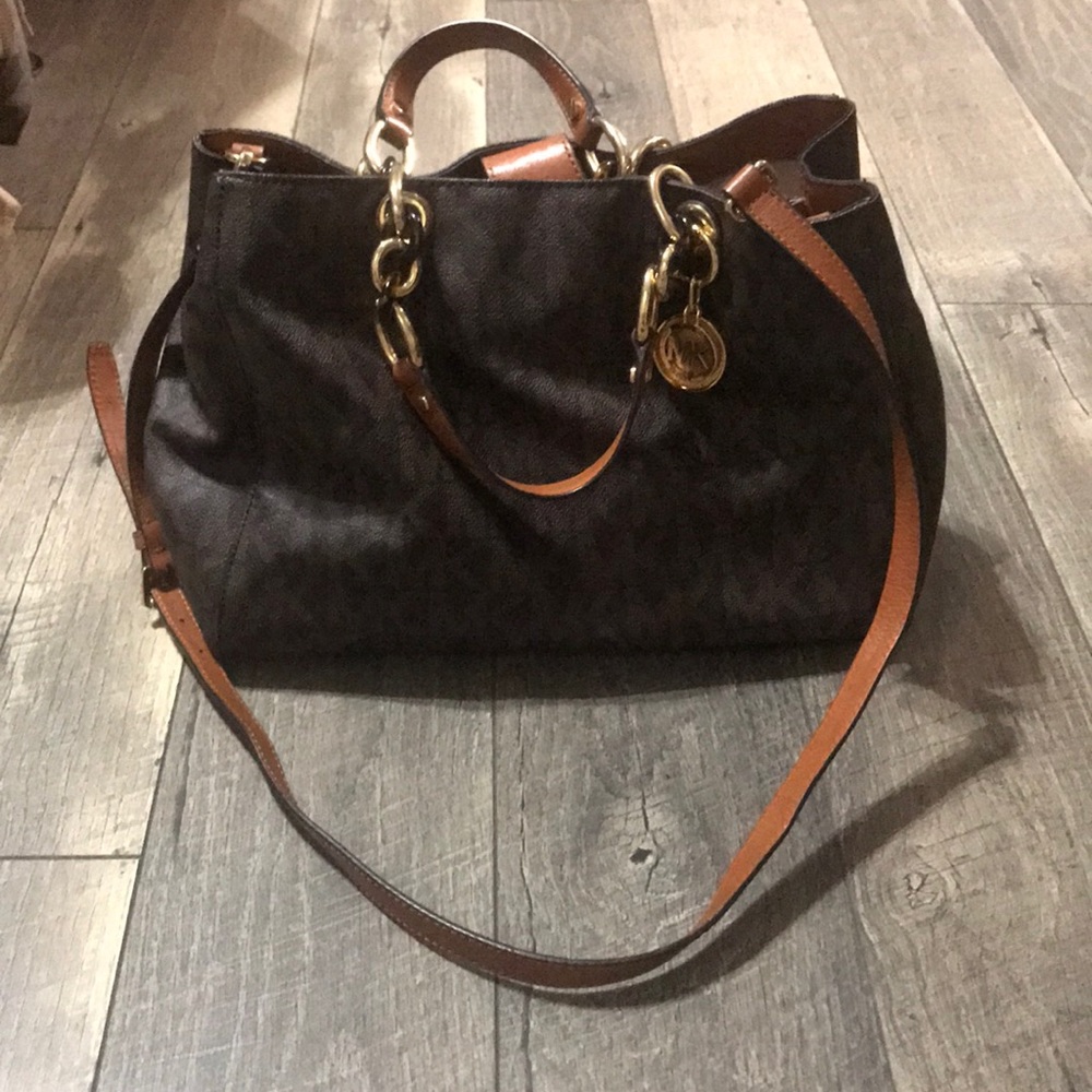 MK EUC purse!